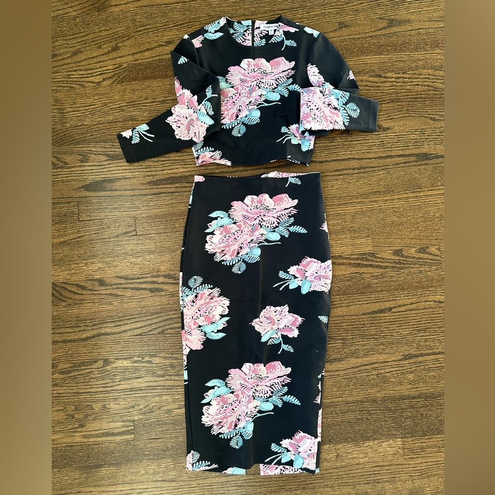 NWOT Elizabeth and James Scuba Crop Top